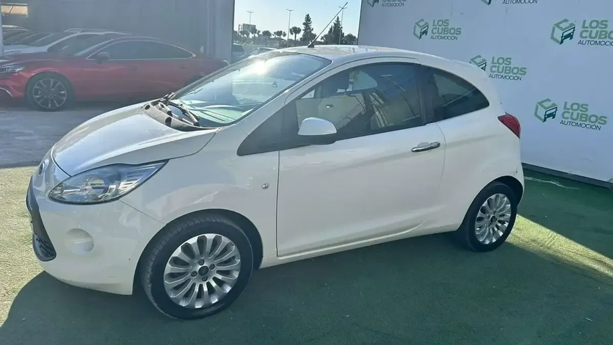 Usado Ford Ka ST 68 CV (50 kW) 2014 Blanco Utilitario