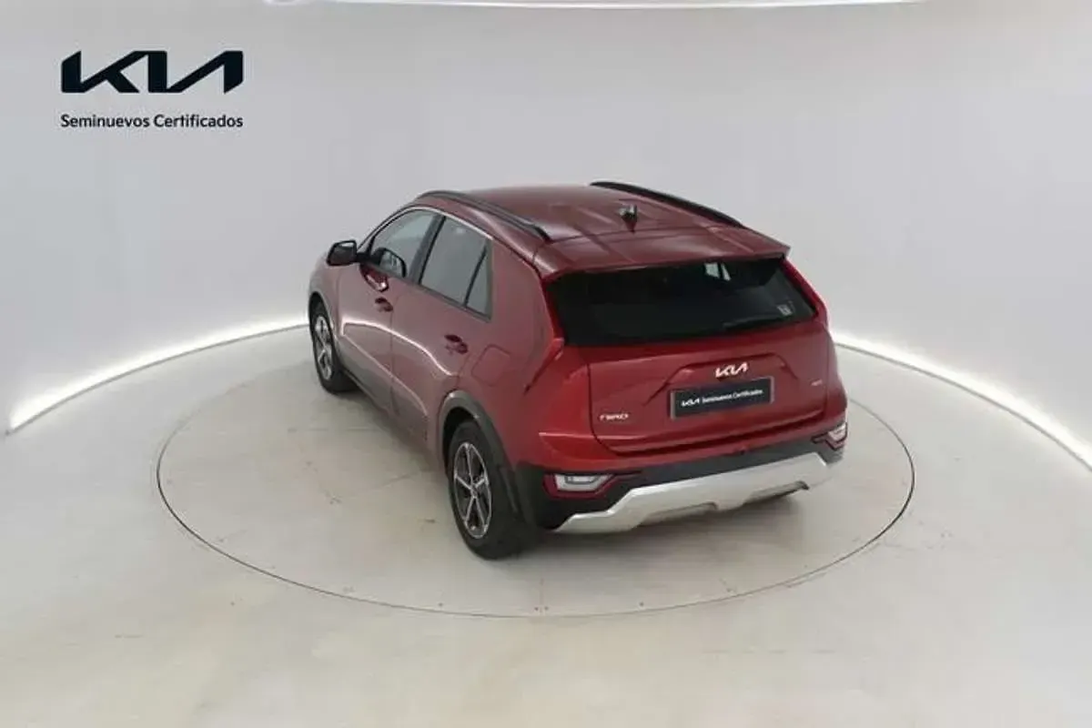 Usado Kia Niro 141 CV (103 kW) 2024 Rojo SUV