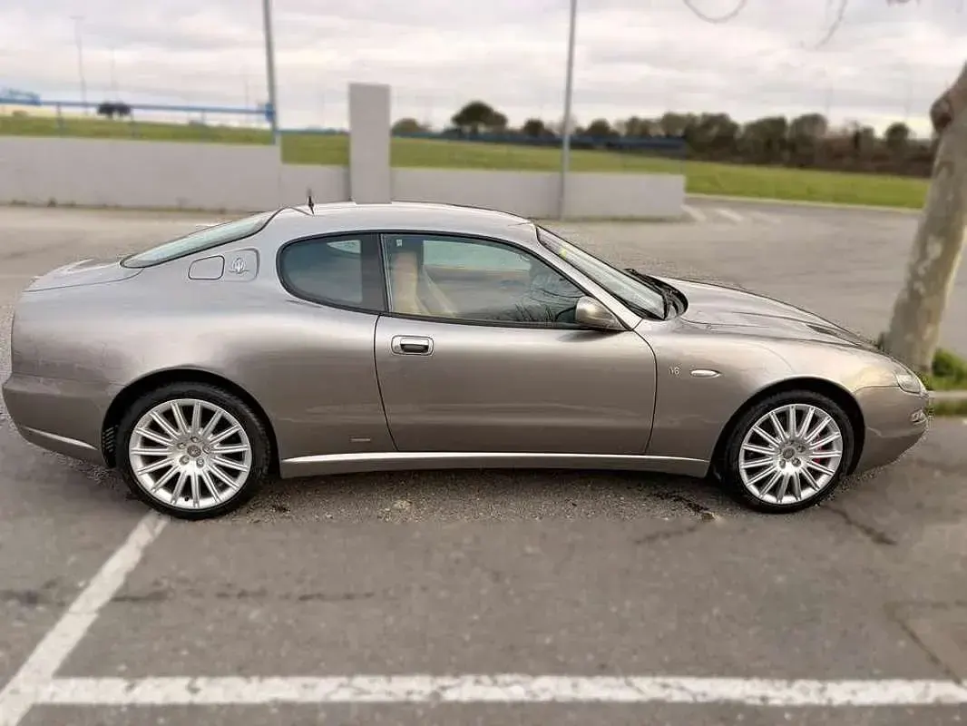 Usado Maserati Coupé 390 CV (286 kW) 2003 Gris Coupe