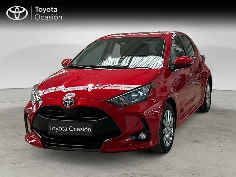 Rojo Usado 2024 Toyota Yaris Hybrid Active | 22.750 € (Precio justo) - Imagen 1/4