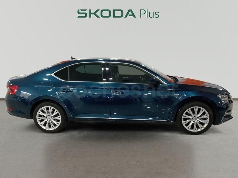 Usado Skoda Superb 218 CV (160 kW) 2022 Azul Berlina