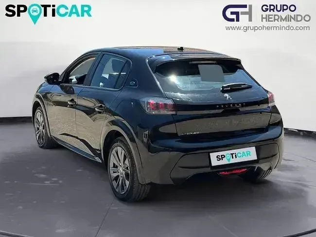 Usado Peugeot e-208 Active 100 kW (136 CV) 2023 Negro Utilitario
