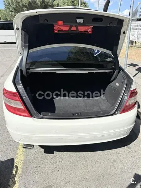 Usado Mercedes C220 170 CV (125 kW) 2010 Blanco Berlina