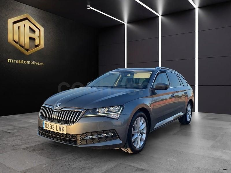 Usado Skoda Superb Ambition 150 CV (110 kW) 2022 Gris / plata Familiar