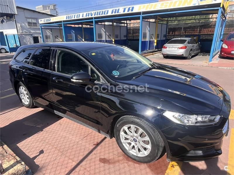 Usado Ford Mondeo Trend 150 CV (110 kW) 2019 Negro Familiar