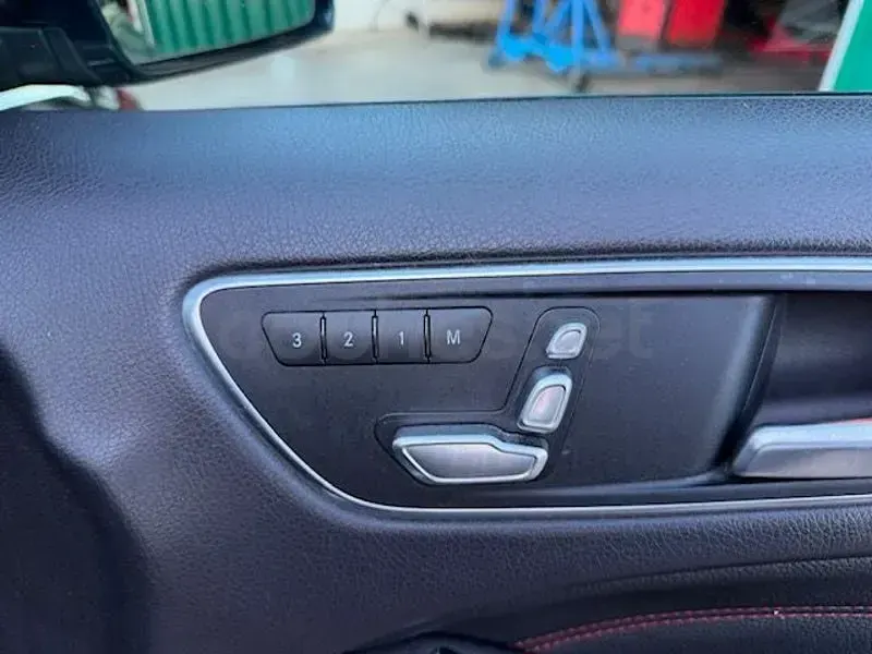 Usado Mercedes B220 177 CV (130 kW) 2017 Azul Utilitario