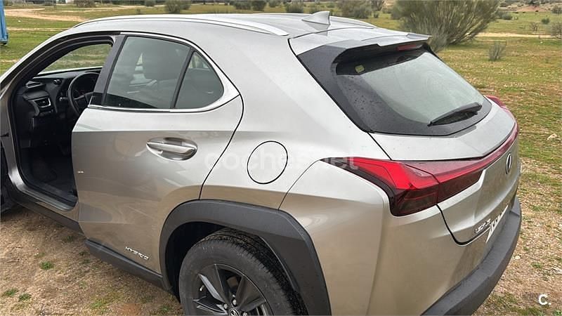 Gris / plata Usado 2022 Lexus UX Sport Line SUV | 27.000 € (Buen precio) - Imagen 1/4
