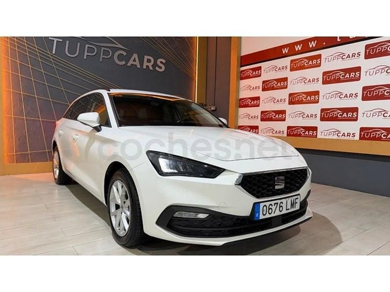 Usado Seat Leon Style 150 CV (110 kW) 2021 Blanco Familiar