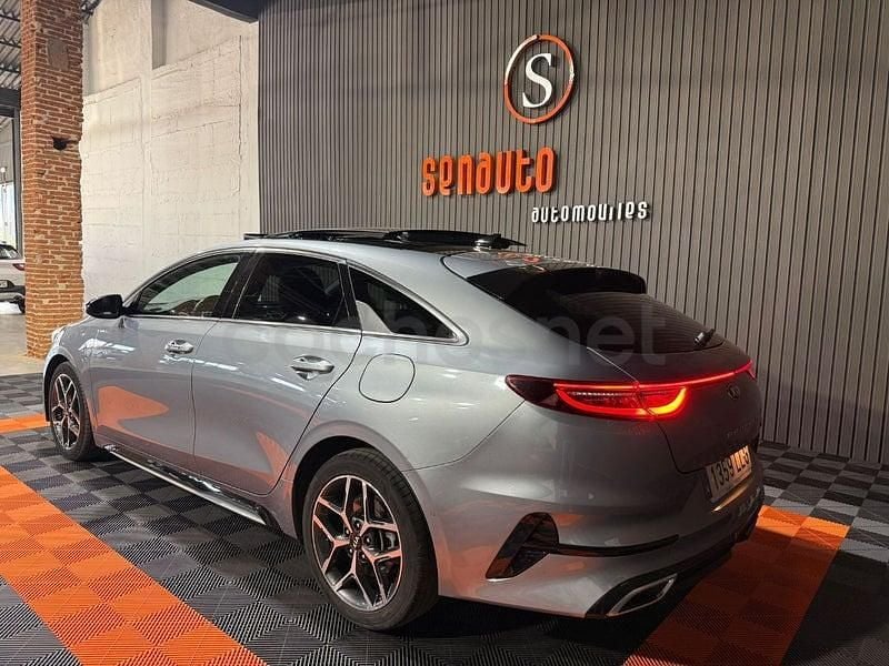 Usado Kia ProCeed GT-Line 136 CV (100 kW) 2020 Gris / plata Familiar