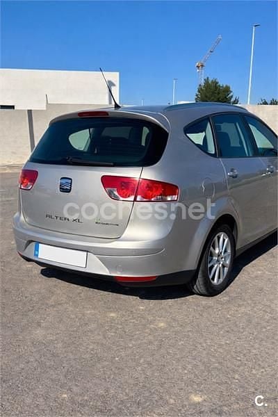 Usado Seat Altea XL Style 105 CV (77 kW) 2011 Gris / plata Monovolumen
