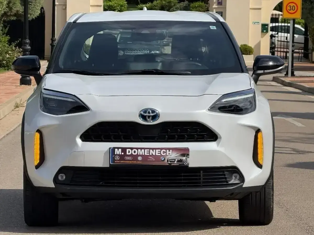 Usado Toyota Yaris Hybrid Active 116 CV (85 kW) 2022 Blanco