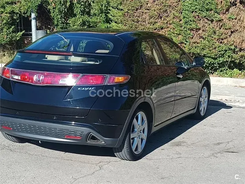 Usado Honda Civic Executive 140 CV (102 kW) 2009 Negro Berlina