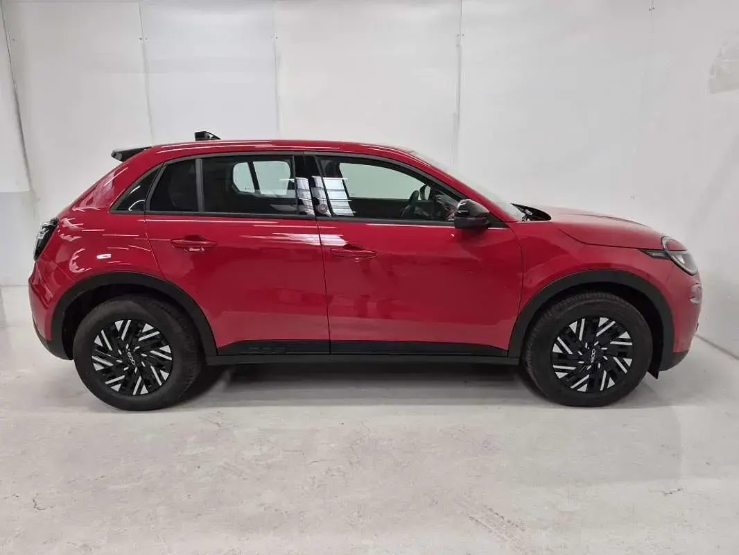 Usado Fiat 600E Red 114 kW (156 CV) 2025 Rojo SUV