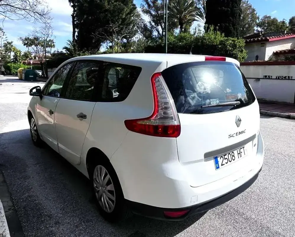 Usado Renault Scenic E-Tech Dynamique 110 CV (80 kW) 2011 Blanco Monovolumen