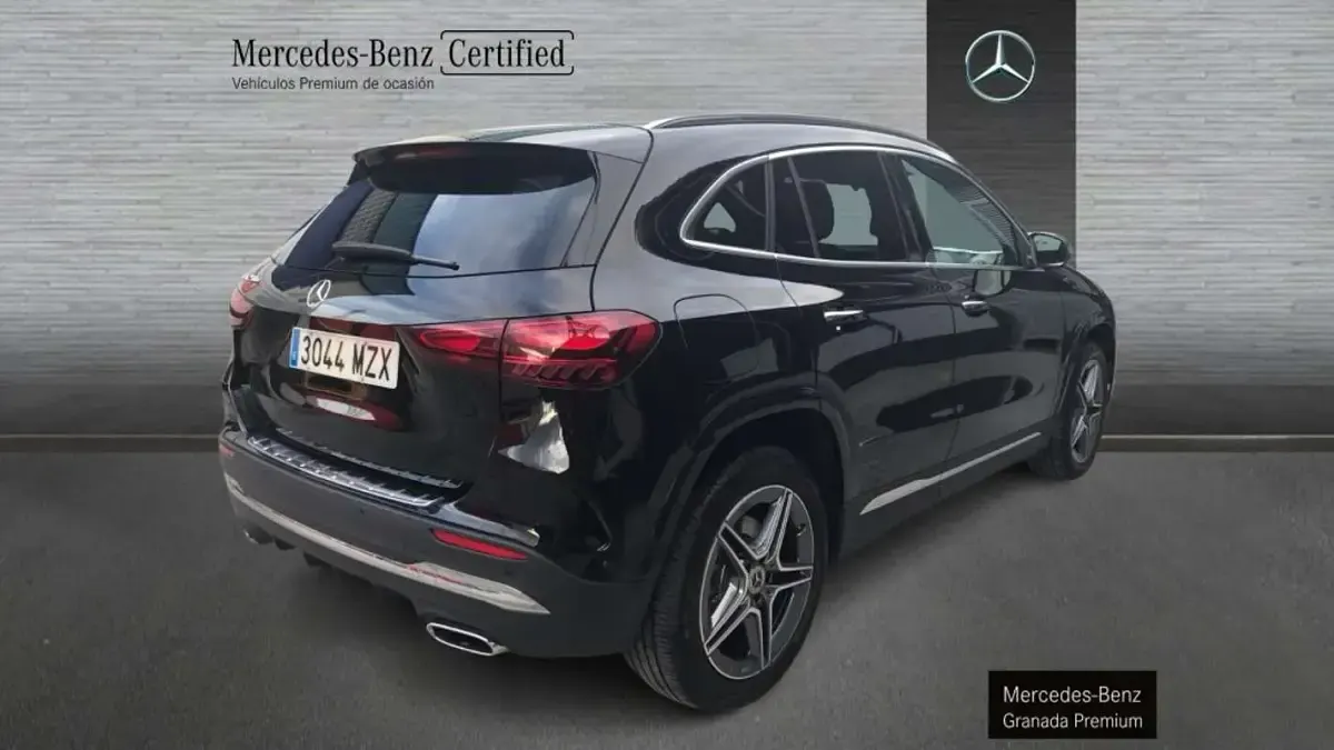 Usado Mercedes GLA250 163 CV (119 kW) 2025 Negro SUV