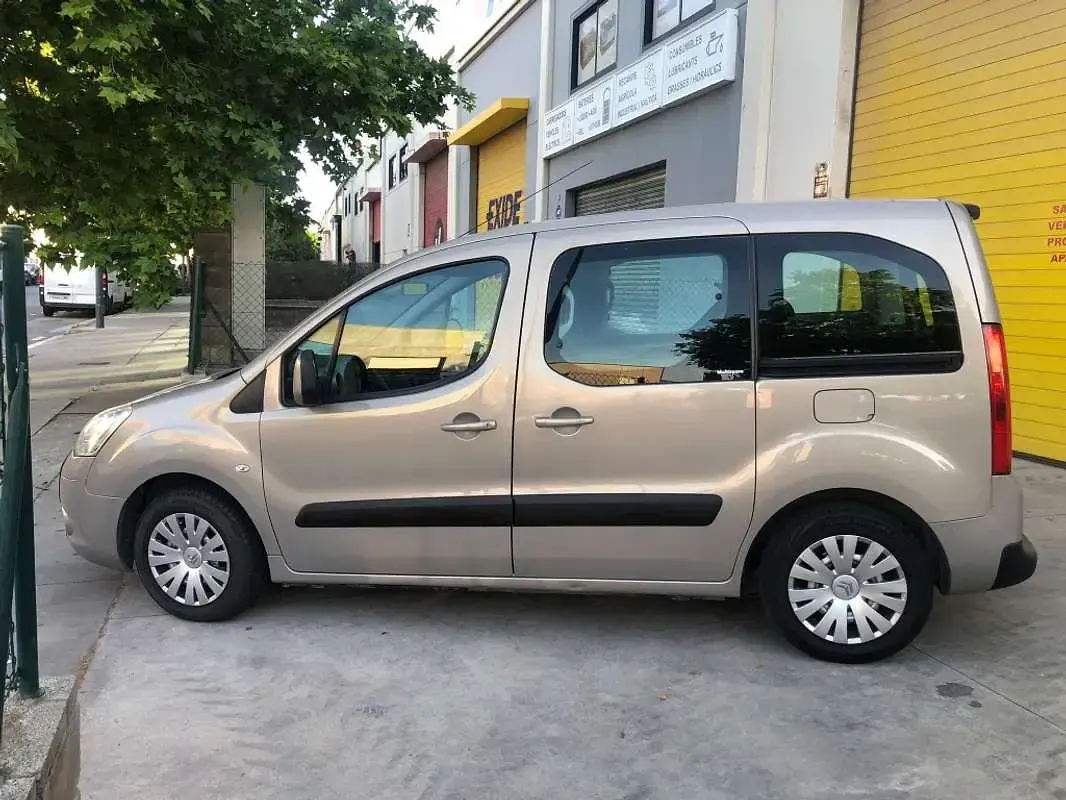 Usado Citroën Berlingo XTR 109 CV (80 kW) 2010 Beige Monovolumen