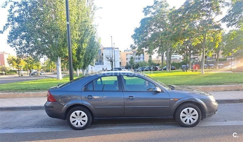 Gris / plata Usado 2002 Ford Mondeo Trend Berlina | 2500 € (Precio justo) - Imagen 1/2