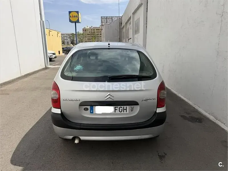 Usado Citroën Xsara Picasso 110 CV (80 kW) 2006 Gris / plata Monovolumen