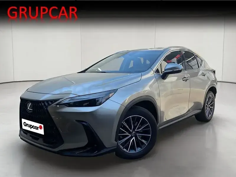 Usado Lexus NX350h Executive Line 242 CV (177 kW) 2022 Gris / plata SUV