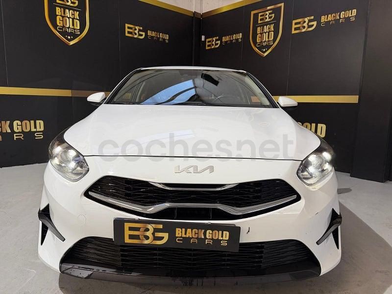 Usado Kia Ceed 120 CV (88 kW) 2024 Blanco Utilitario