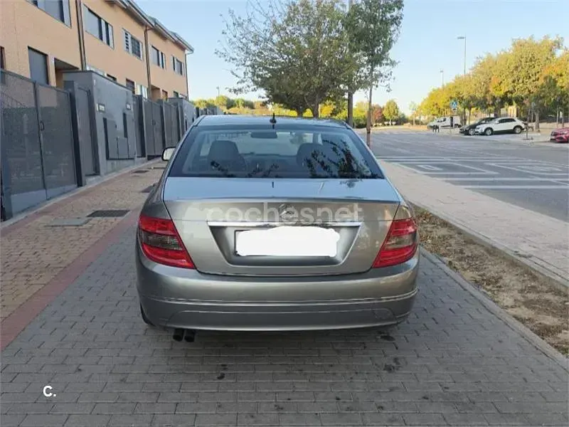 Usado Mercedes C180 Avantgarde 143 CV (105 kW) 2008 Gris / plata Berlina