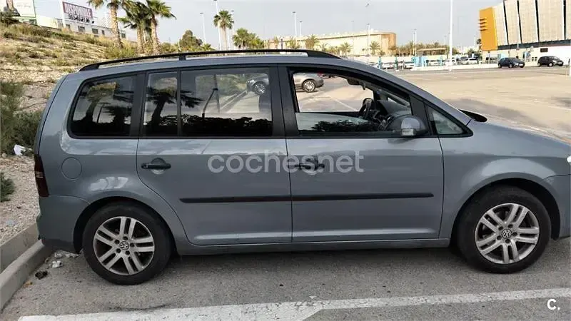 Usado VW Touran Edition 105 CV (77 kW) 2007 Gris / plata Monovolumen