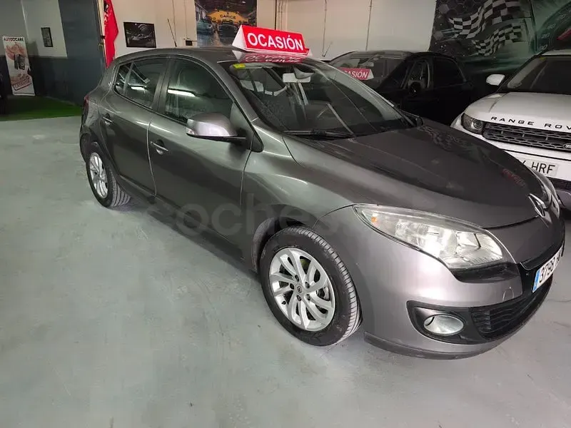 Usado Renault Mégane Dynamique 115 CV (84 kW) 2012 Gris / plata Berlina