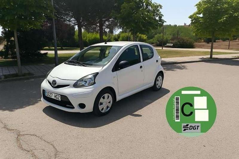 Blanco Usado 2011 Toyota Aygo Utilitario | 4600 € (Precio justo) - Imagen 1/4