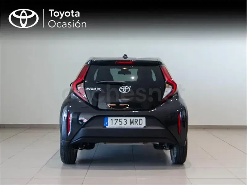 Usado Toyota Aygo X Play 72 CV (52 kW) 2024 Negro SUV