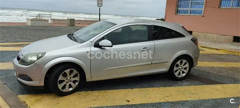Usado Opel Astra GTC Enjoy 105 CV (77 kW) 2008 Gris / plata Berlina
