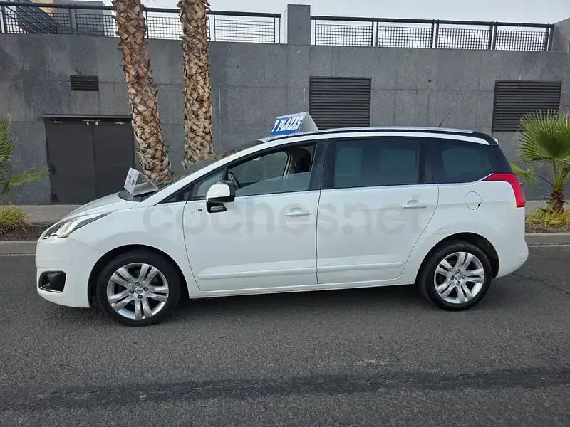 Usado Peugeot 5008 Style 120 CV (88 kW) 2016 Blanco Monovolumen