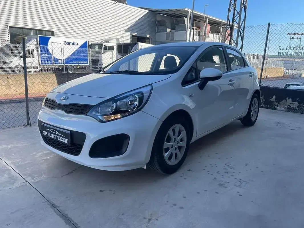 Usado Kia Rio 75 CV (55 kW) 2016 Blanco Utilitario