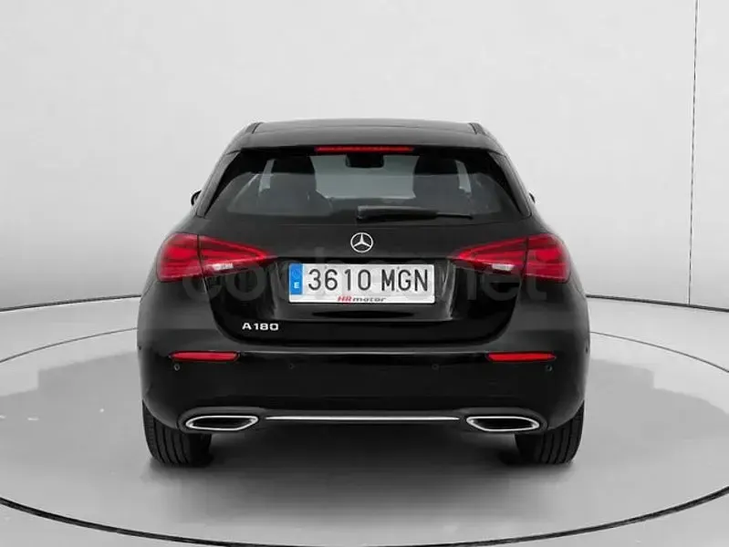 Usado Mercedes A180 136 CV (100 kW) 2023 Negro Berlina