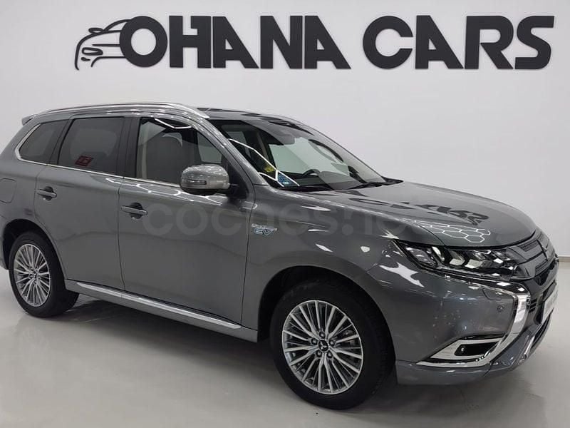 Usado Mitsubishi Outlander P-HEV 224 CV (164 kW) 2020 Gris / plata SUV