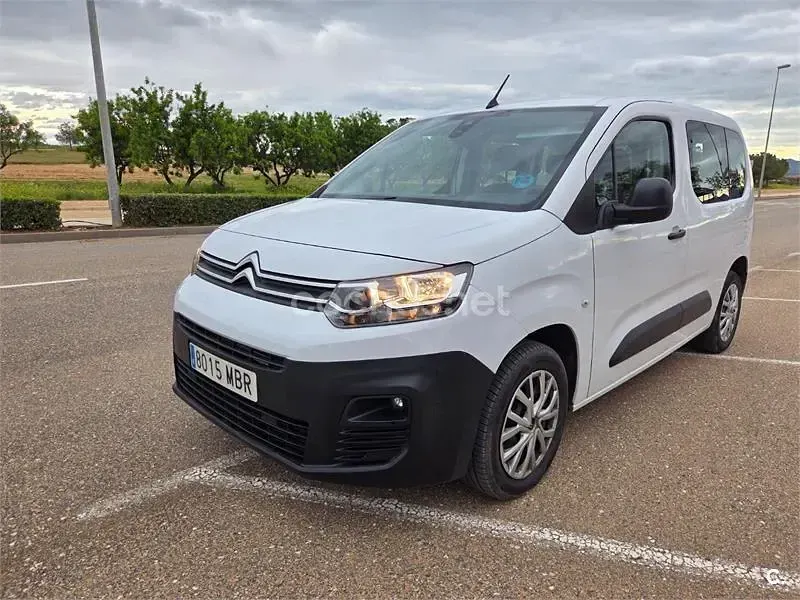 Usado Citroën Berlingo Live 102 CV (75 kW) 2022 Blanco Monovolumen