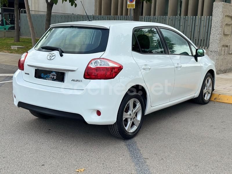 Usado Toyota Auris Active 101 CV (74 kW) 2010 Blanco Berlina