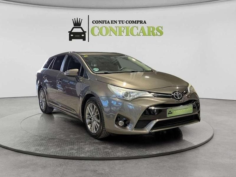 Usado Toyota Avensis Advance 143 CV (105 kW) 2016 Marrón Familiar