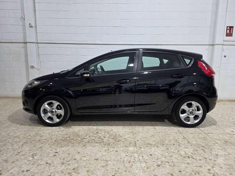 Usado Ford Fiesta Trend 69 CV (50 kW) 2010 Negro Utilitario