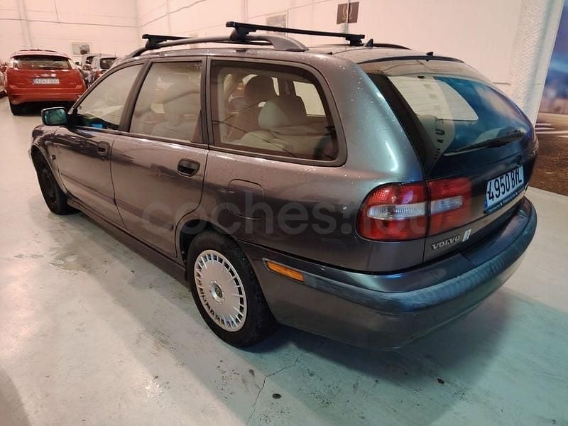 Usado Volvo V40 115 CV (84 kW) 2002 Azul Familiar