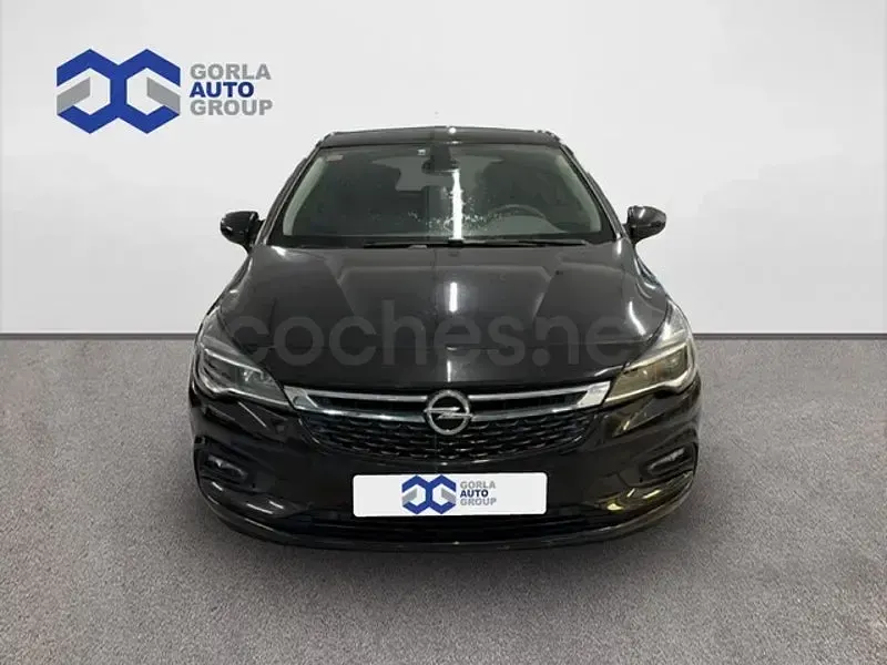 Usado Opel Astra Selective 110 CV (80 kW) 2019 Negro Berlina