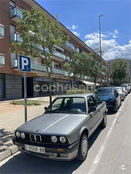 Usado BMW 318 115 CV (84 kW) 1989 Gris / plata Berlina