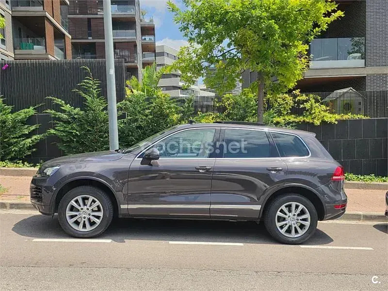 Usado VW Touareg 245 CV (180 kW) 2012 Gris / plata SUV