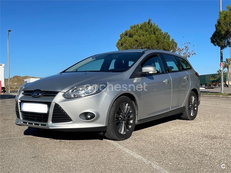 Gris / plata Usado 2014 Ford Focus Trend Familiar | 5650 € (Precio justo) - Imagen 1/4