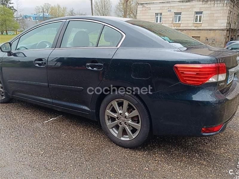 Usado Toyota Avensis Advance 124 CV (91 kW) 2012 Azul Berlina