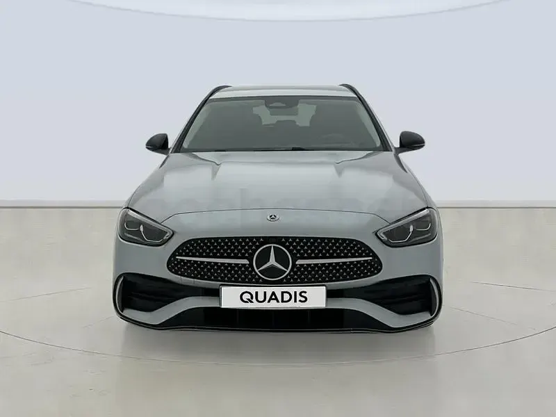 Usado Mercedes C220 200 CV (147 kW) 2025 Gris / plata Familiar