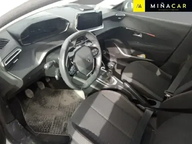 Usado Peugeot 208 Active 100 CV (73 kW) 2022 Blanco Utilitario