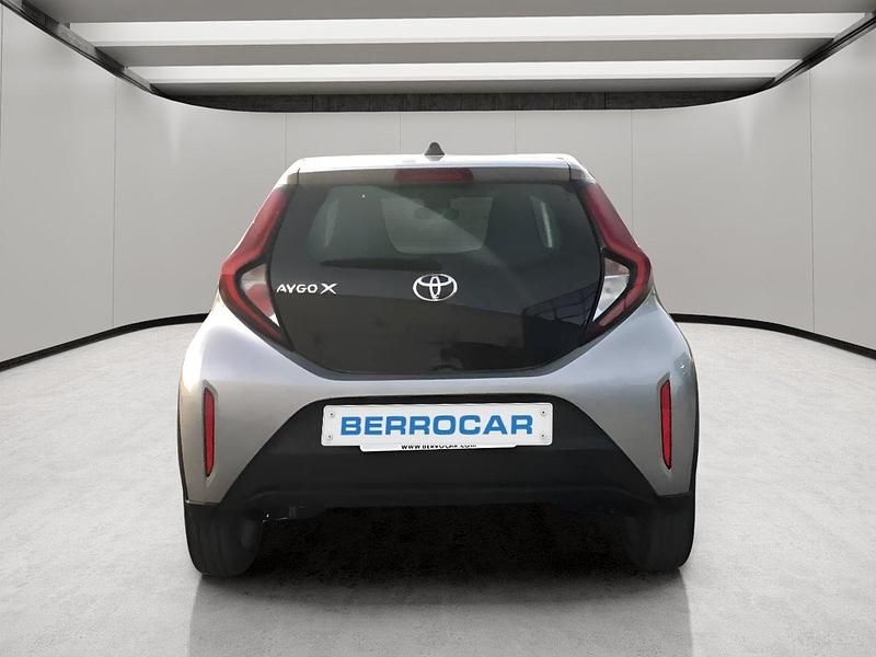 Usado Toyota Aygo X Play 72 CV (52 kW) 2022 Gris SUV