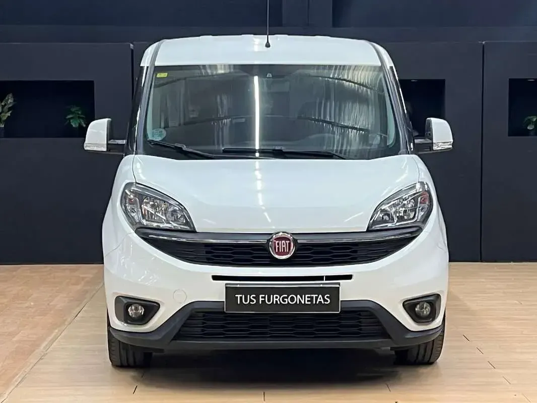 Usado Fiat Doblò 95 CV (69 kW) 2021 Blanco Monovolumen