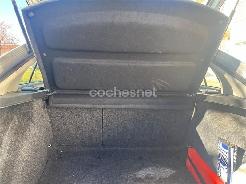 Usado Skoda Octavia Ambiente 102 CV (75 kW) 2002 Gris / plata Berlina