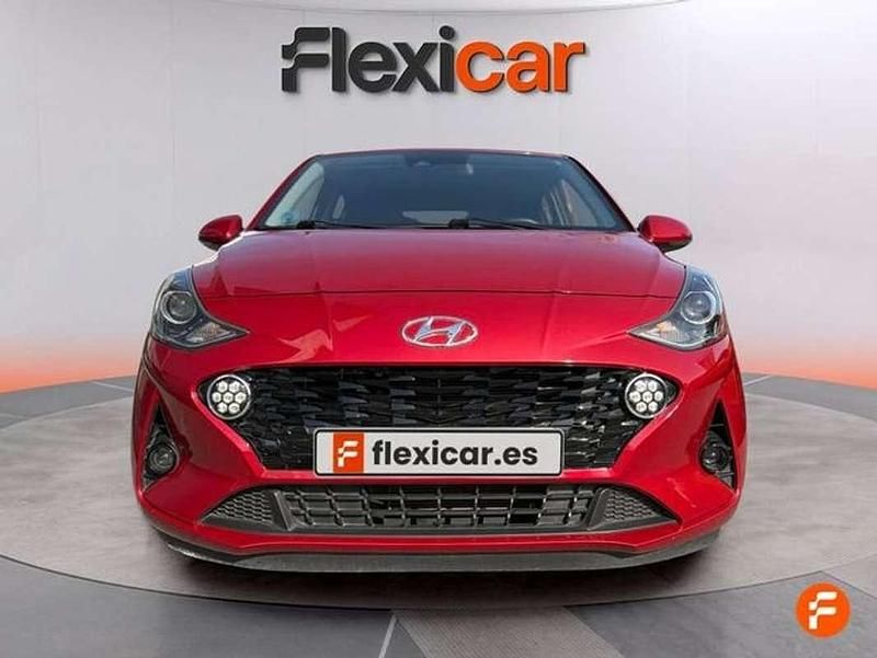 Usado Hyundai i10 67 CV (49 kW) 2022 Rojo Utilitario